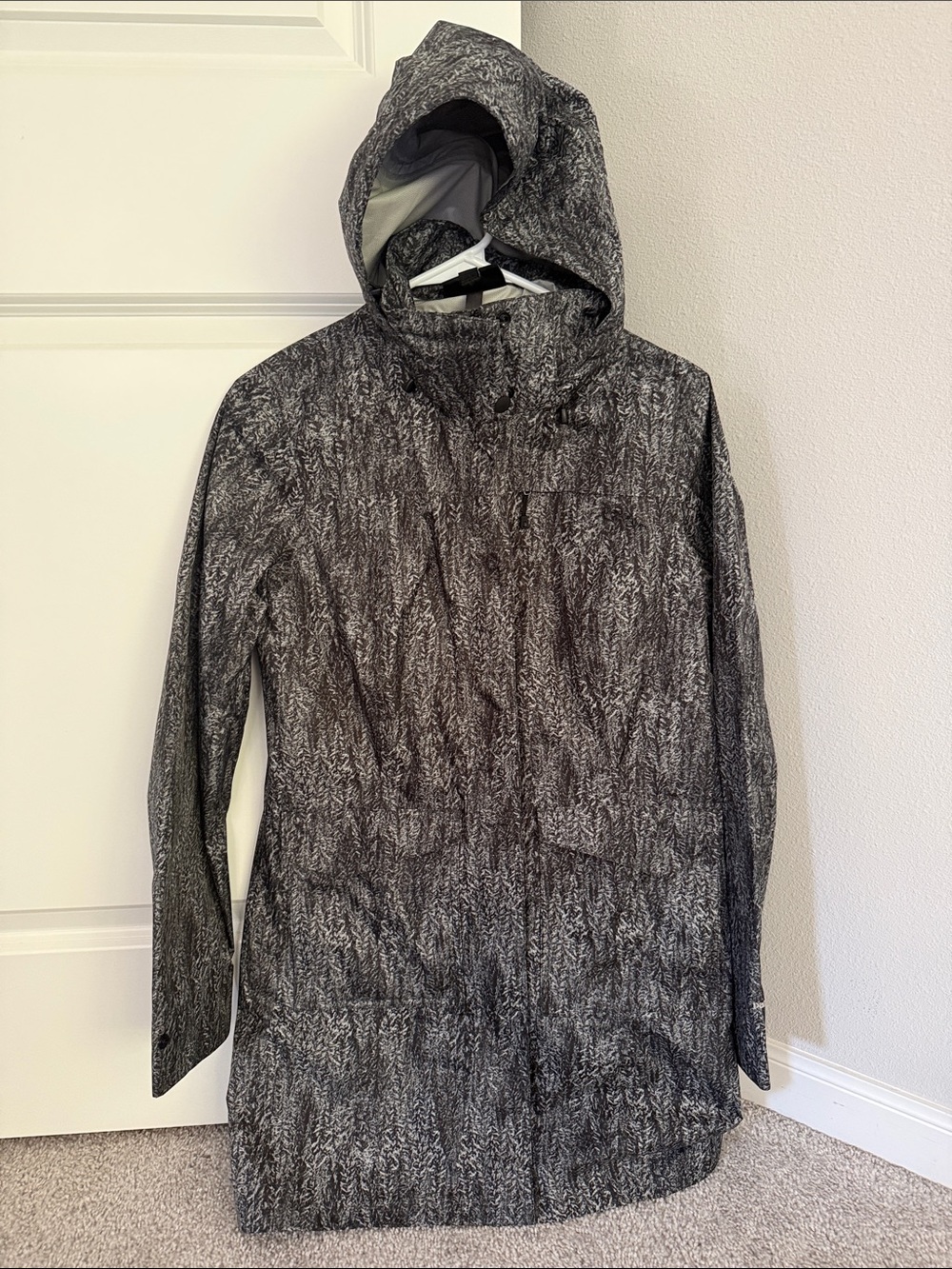 Patagonia Gray Patterned Hooded Trench Rain Coat